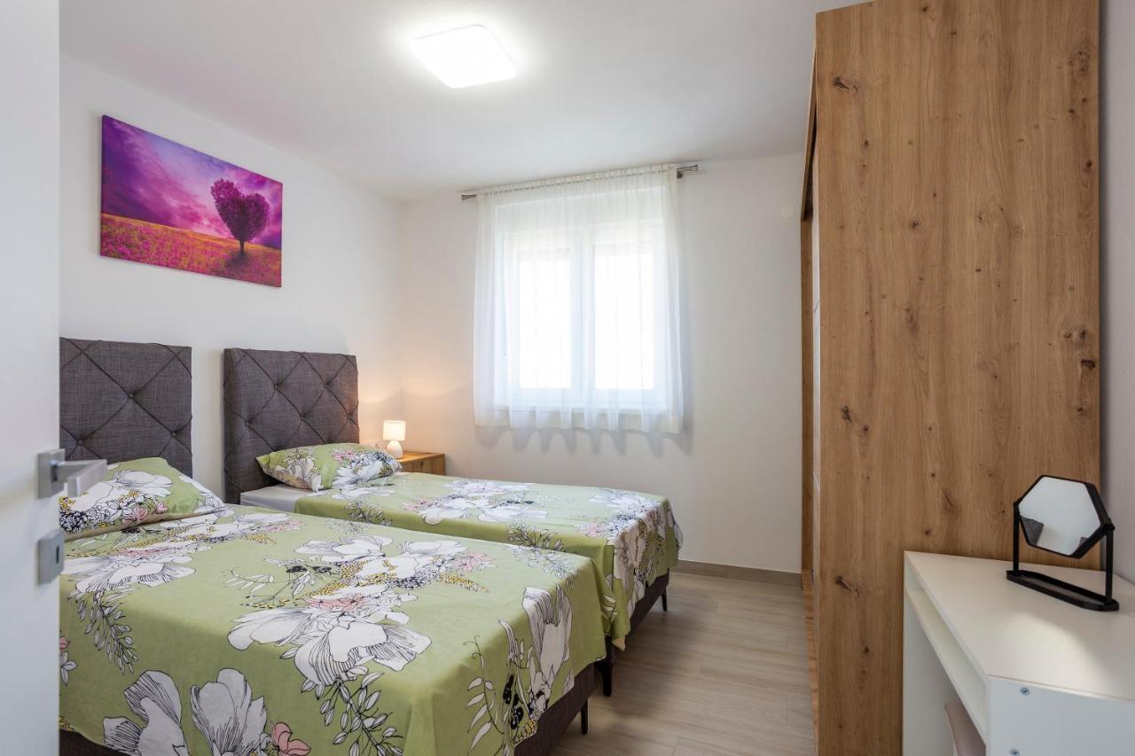 Silver Apartment *