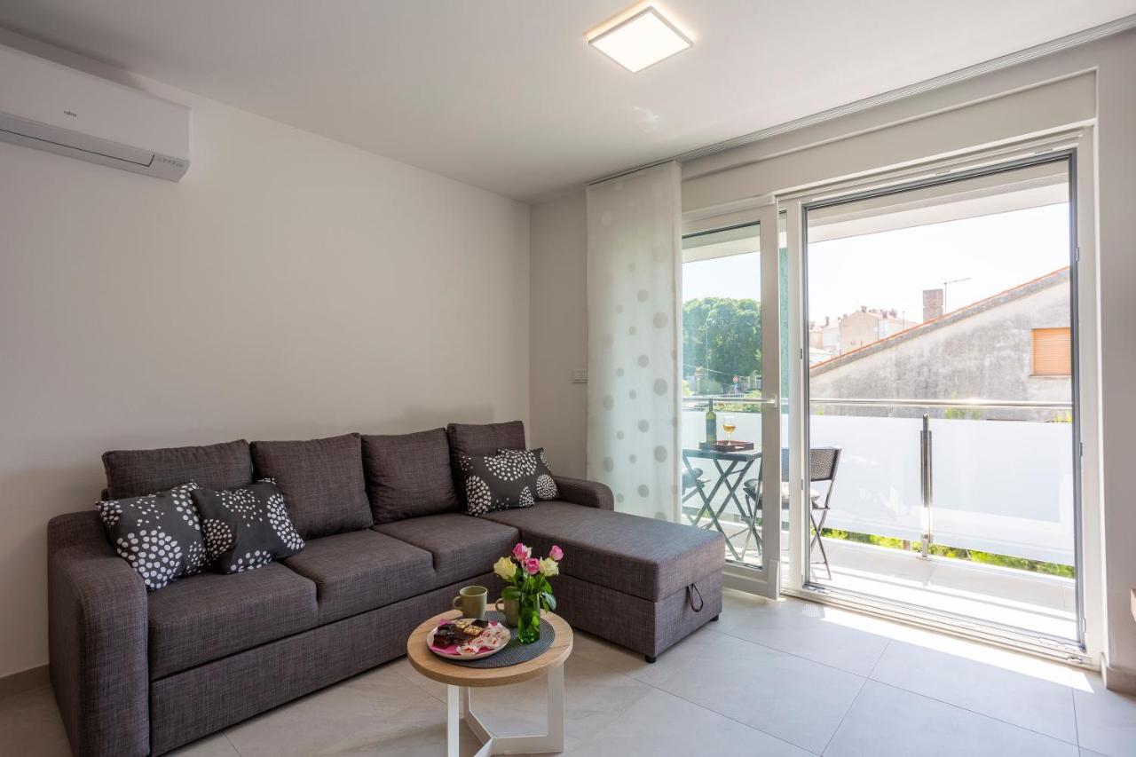 Silver Apartment *