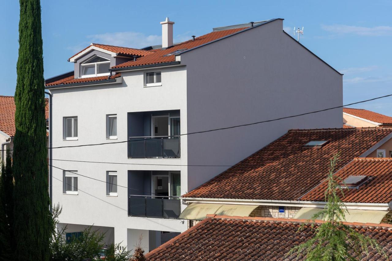 Apartment Silver *