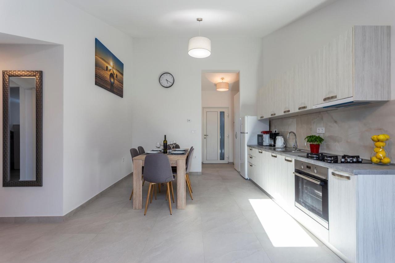 Silver Apartment *