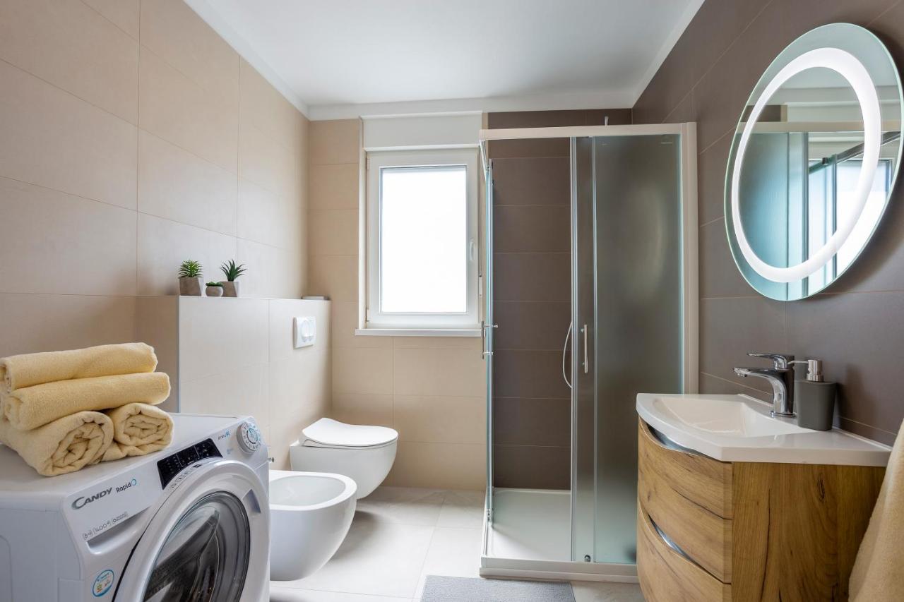 Silver Apartment *